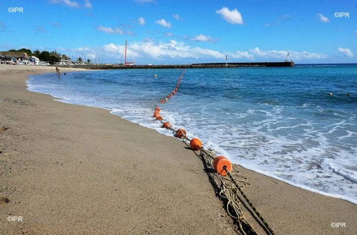 Boucan canot et Roches noires : les filets anti requins sont opérationnels 