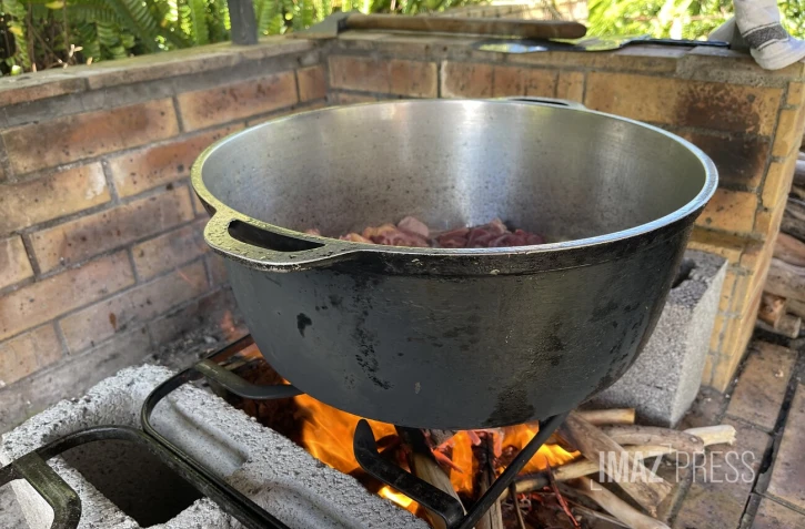 Lo gou mon péi : civet canard, riz maïs, rougail bringelles avec cuisine metisse