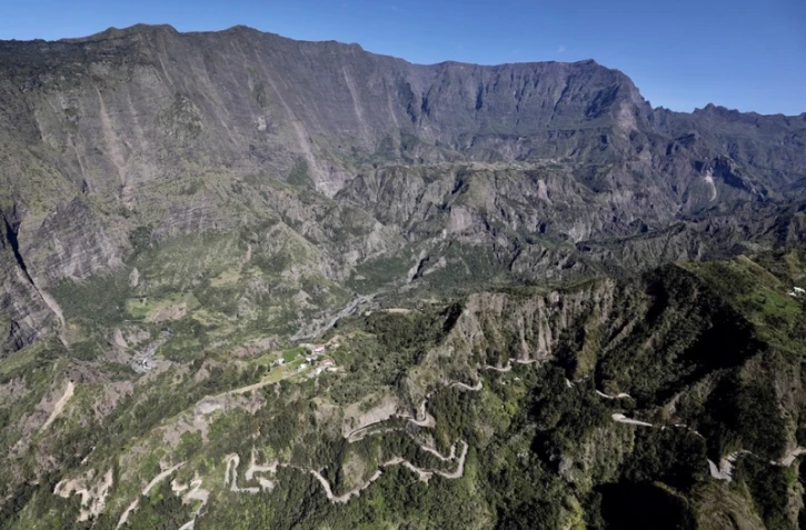 Route de Cilaos fermée vue du ciel