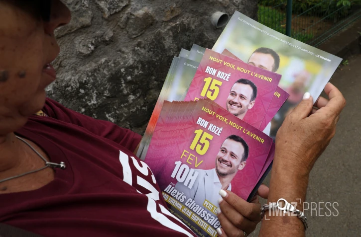 distribution de tracts du candidat alexis chaussalet 