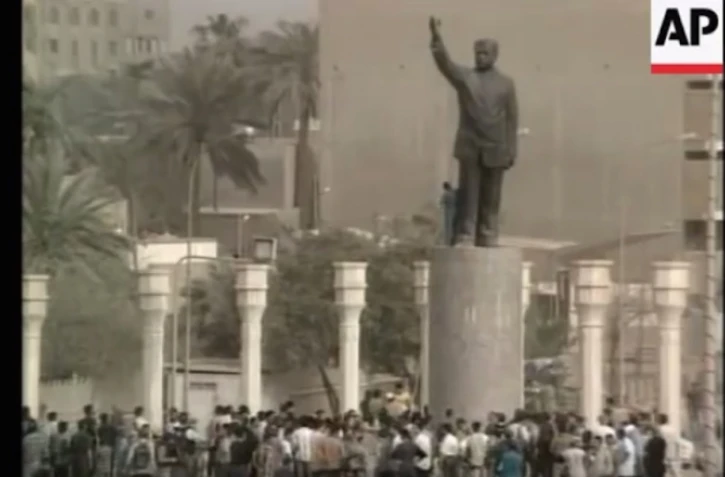 Chute statue Saddam Hussein