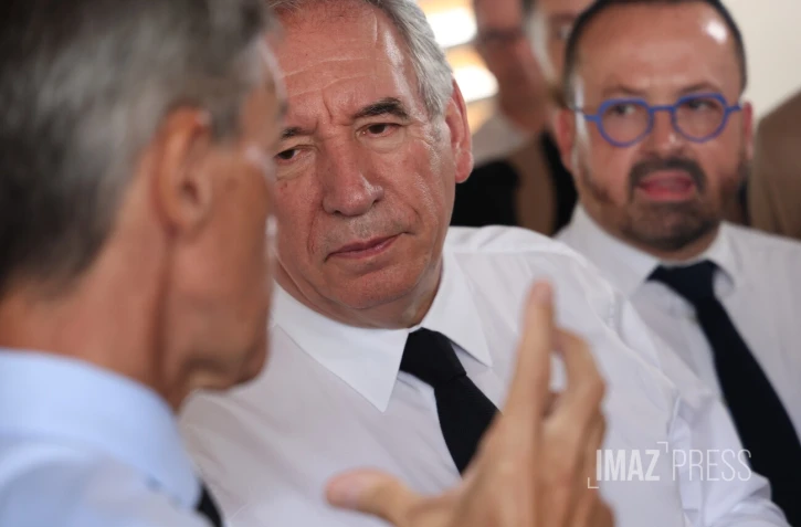 François Bayrou à la Réunion pour chido