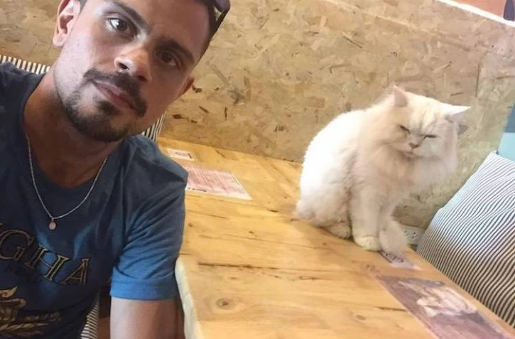 Jérémy Caro veut ouvrir son bar à chats à La Rivière Saint-Louis.