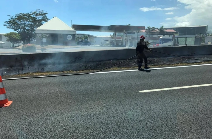 Incendie terre plein central Pierrefonds