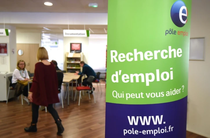 Un panneau promeut le site internet de Pôle Emploi dans une agence de Montpellier, le 27 avril 2016