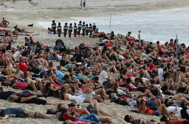Hommage victimes requins 