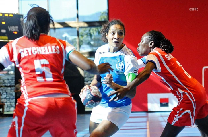 Saint-Denis - La handballeuse internationale Leila Lejeune reçoit la Légion d'Honneur