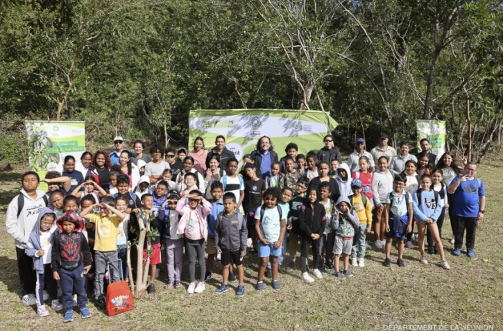 Sainte-Anne : 1 000 arbres plantés par des enfants à l’ENS Les Orangers par des enfants 