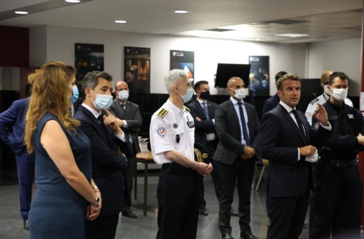 Macron annonce une "indemnité spécifique" pour les policiers travaillant la nuit 