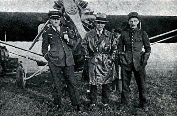 1929 - Un premier avion atterrit à Gillot