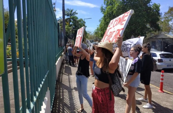hotel de region, école supérieure des beaux-arts, Le Port, manifestation, coupe budgétaire