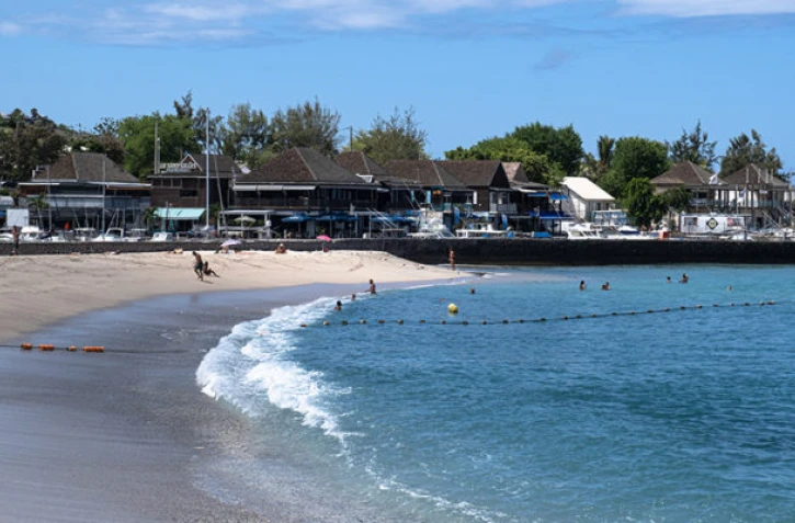 La baignade reste autorisée sur la plage des Roches Noires et à la piscine naturelle de Boucan Canot