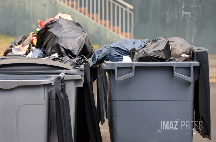 poubelles grises