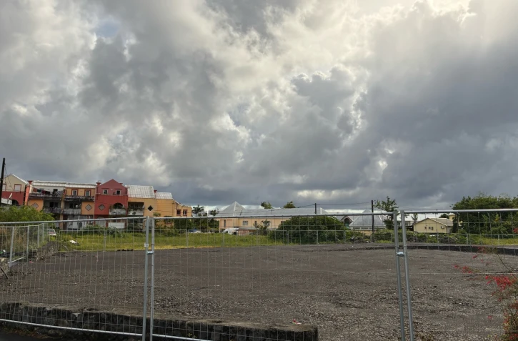 Non à l’implantation d’un KFC au centre-ville de Saint-André ! 