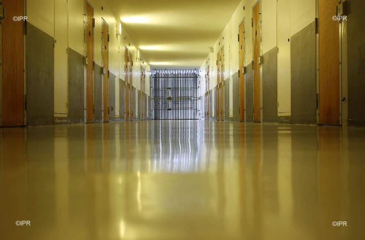 prisons 