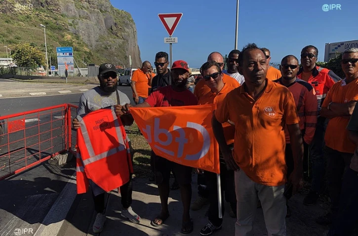 Le Port, manifestation, caserne Lambert, blocage 