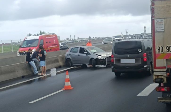 Le Port : deux voitures impliquées dans un accident, la voie de gauche neutralisée