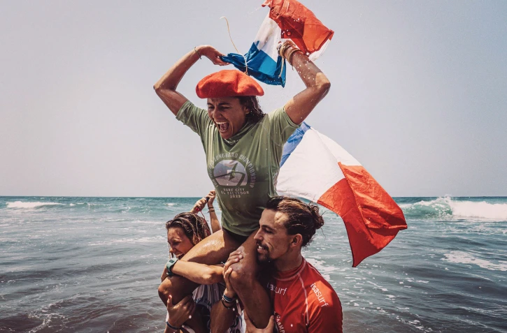 La France championne du monde de longboard Alice Lemoigne et Antoine Delpero en or 