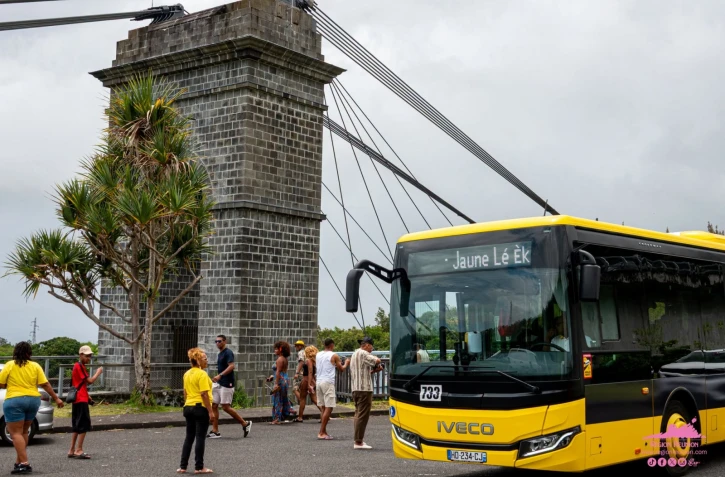 Région : le tour de l'île en car jaune