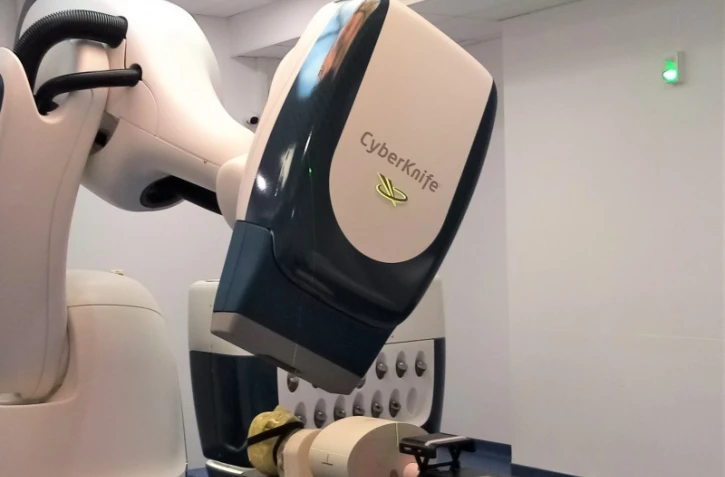 Cyberknife, un robot de radiochirurgie à la clinique Sainte-Clotilde 