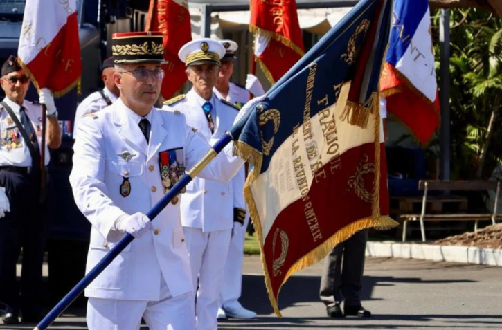 Catégories Thèmes Médias Widgets Régie publicitaire Commentaires Annonces légales Marchés publics Pushs Gestion des lives Imaz Press Réunion › Médias › Lier des médias au reportage Gendarmerie de La réunion : prise de commandement du général de brigade Etienne Martinez