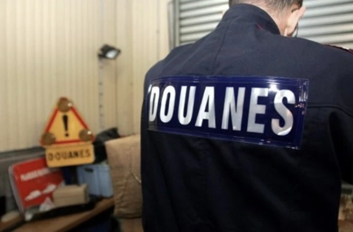 Les douanes françaises ont saisi près de 111 tonnes de produits stupéfiants en 2024, dont presque 21 tonnes de cocaïne, une hausse de plus de 74% par rapport à 2023 ( AFP / )