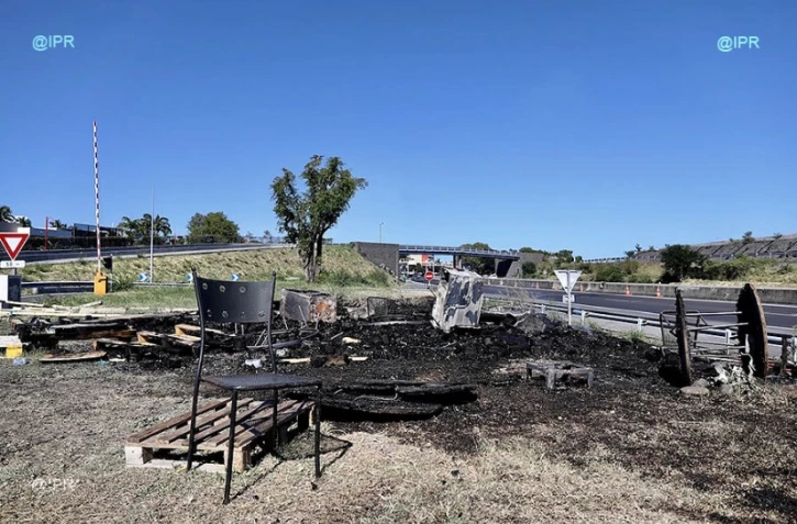 La Possession - La kaz des gilets jaunes complètement détruite