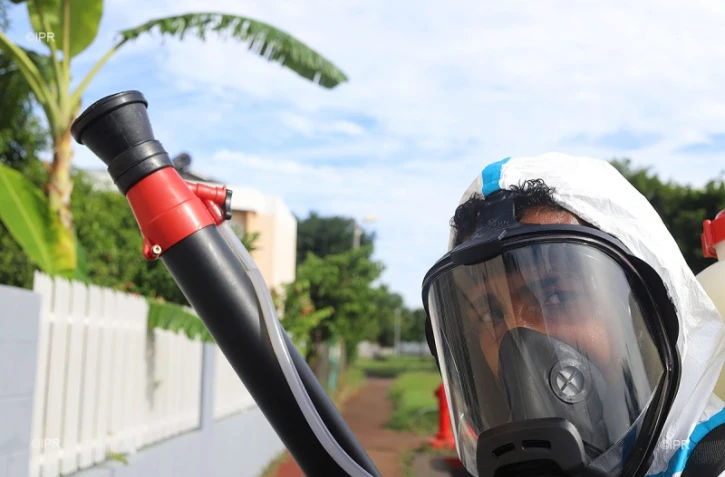 Les pompiers en action pour éradiquer la dengue 
