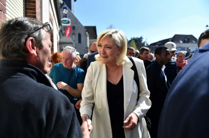 Marine Le Pen, candidate RN à l'élection présidentielle, en visite dans la petite bourgade de Saint Rémy-sur-Avre, en Eure-et-Loir, le 16 avril 2022