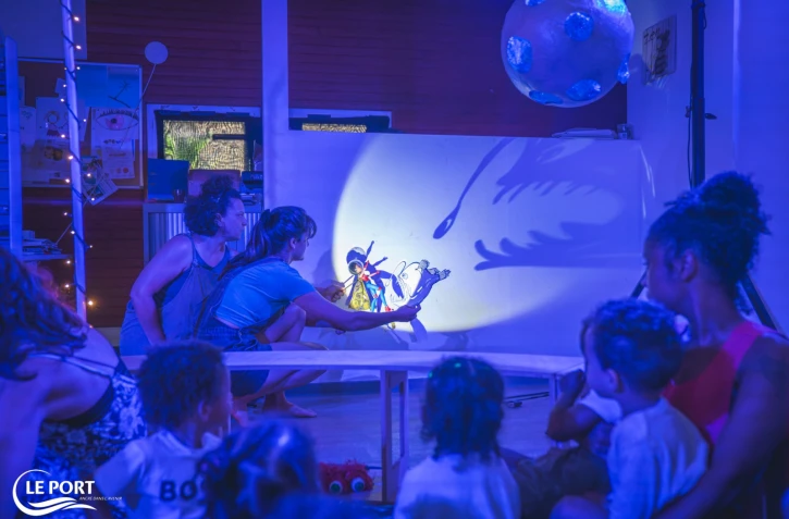 Le Port : les touts petits au théâtre