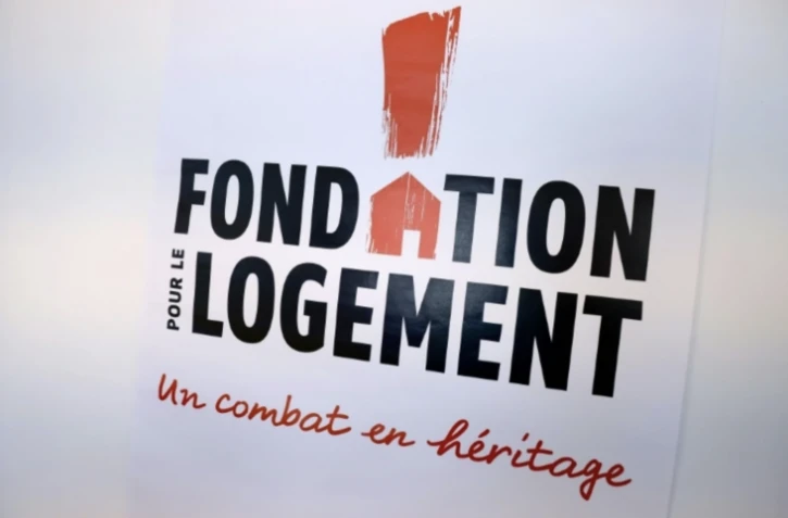 Le nouveau logo de la Fondation pour le Logement (anciennement Fondation Abbé Pierre) présenté à Paris, le 17 mars 2025 ( AFP / Thomas SAMSON )