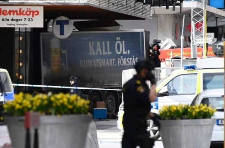 Un camion s\'est encastré dans un magasin du centre de Stockholm, le 7 avril 2017
