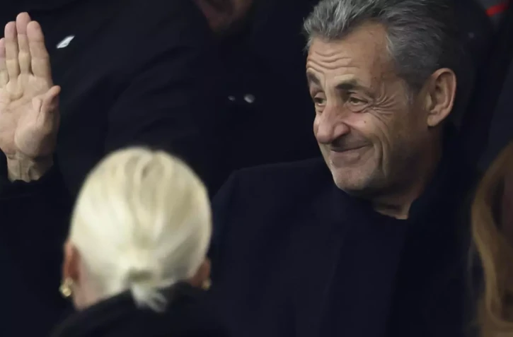  L'ancien président Nicolas Sarkozy, deux jours après sa condamnation à cinq ans de prison, au Parc des Princes, le 27 septembre 2025 © FRANCK FIFE / AFP FRANCK FIFE / AFP 