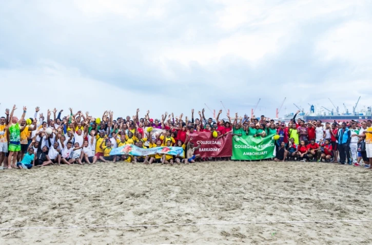 Des jeunes se mobilisent sur la plage de Toamasina à Madagascar