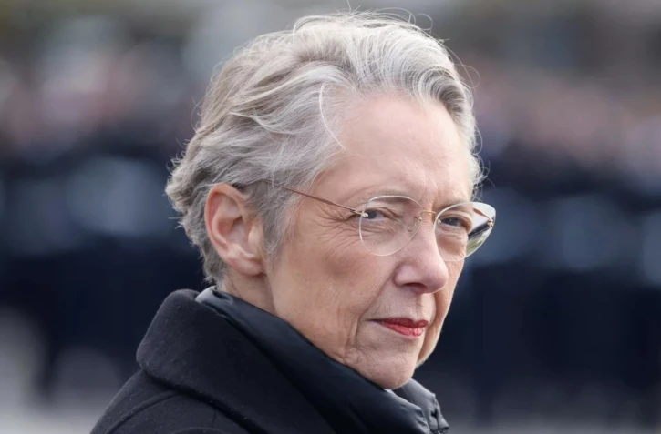 Elisabeth Borne lors de la cérémonie devant la tombe du Soldat inconnu, sous l'Arc de triomphe à Paris, le 11 novembre 2023