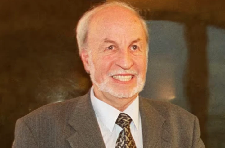 Louis Besson, alors secrétaire d'Etat au Logement, le 13 janvier 2000 à Paris ( AFP / FRANCOIS GUILLOT )