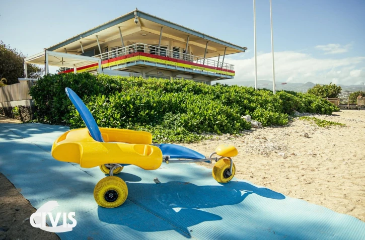 Civis : Handiplage, un dispositif qui facilite l'accès à la plage aux personnes à mobilité réduite [?]