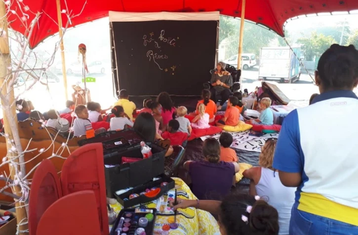 Spectacle pour les enfants à Grande Fontaine