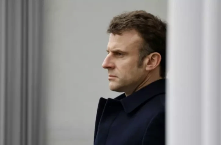 Le président Emmanuel Macron assiste à une cérémonie le 31 mars 2023 sur la base du GIGN à Versailles-Satory (Yvelines) ( POOL / Ludovic MARIN )