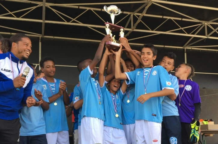 14 jeunes Étangsaléens sacrés champions de foot en Bretagne