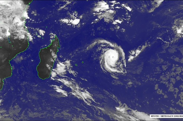 Horacio pourrait s'intensifier jusqu'au stade de cyclone tropical intense ce lundi, pas d'impact pour La Réunion