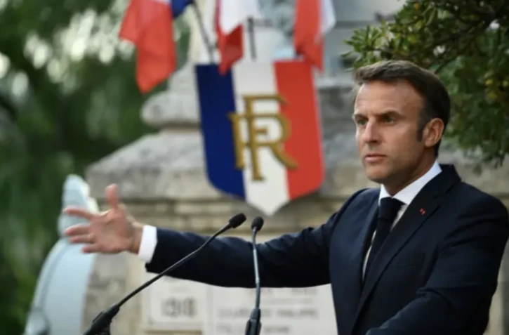 Le président Emmanuel Macron célèbrele 78e anniversaire du débarquement des Alliés en Provence, le 17 août 2023 à Bormes-les-Mimosas, dans le Var ( POOL / CHRISTOPHE SIMON )