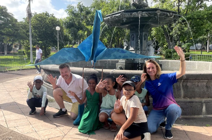 Saint-Pierre : un origami géant pour célébrer la nouvelle ligne Paris–Montréal de French Bee