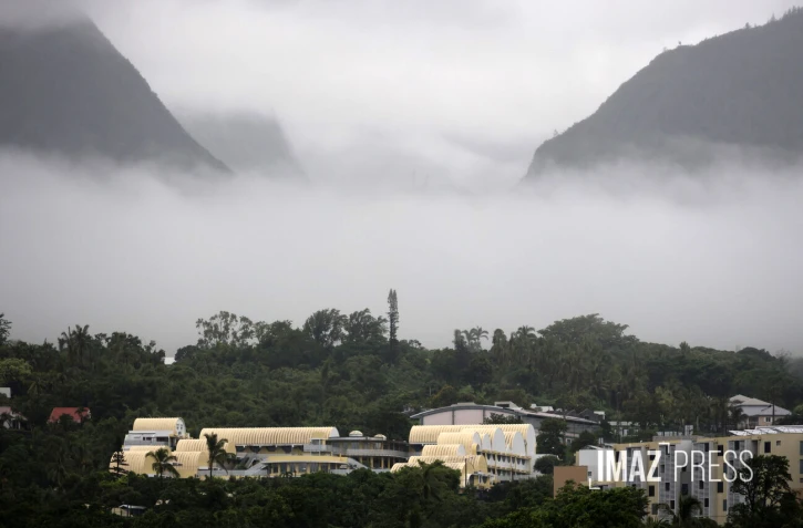 Perturbation tropicale : La Réunion toujours en vigilance fortes pluies et orages et risque de crues [?]