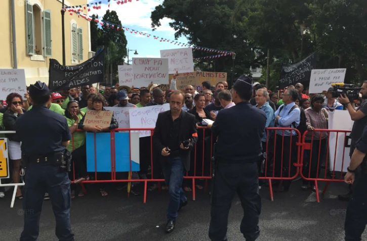 Manif contrats aidés