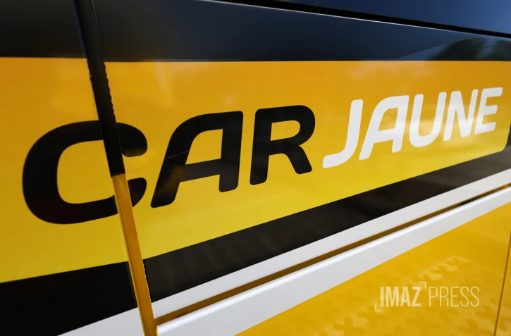 nouveaux véhicules car jaune 