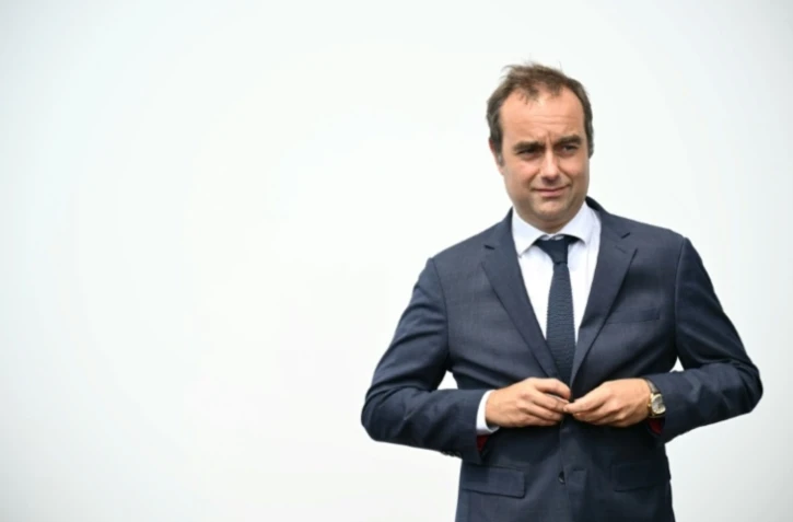 Le Premier ministre Sébastien Lecornu, le 17 juin 2025 à l'aéroport du Bourget ( AFP / Bertrand GUAY )