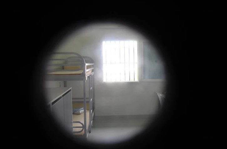 prisons 