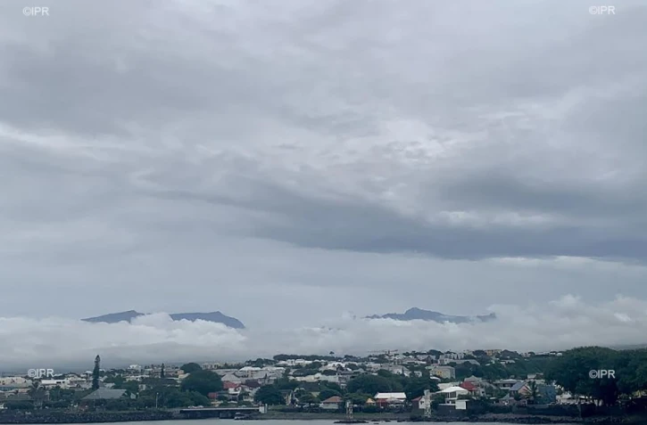 nuages, grisaille, météo, ciel gris