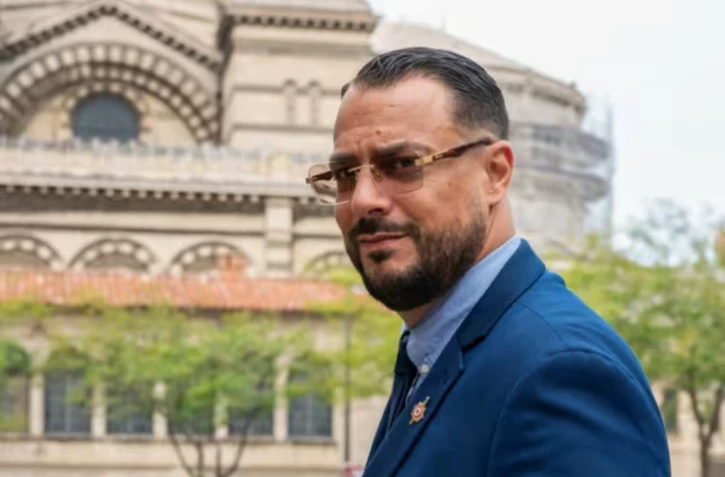 Sébastien Delogu, député "La France Insoumise - Nouveau Front Populaire", arrive pour une audition au commissariat de l'Évêché à Marseille, le 27 août 2026. ( AFP / Miguel MEDINA )